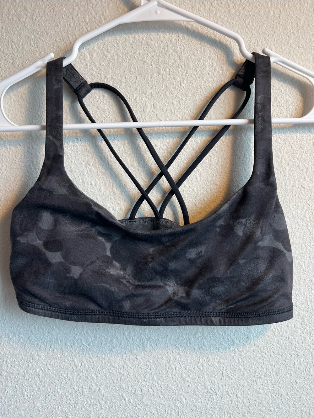 Lululemon Free To Be Serene Black Camo Strappy Back Sports Bra - Sz. 8
